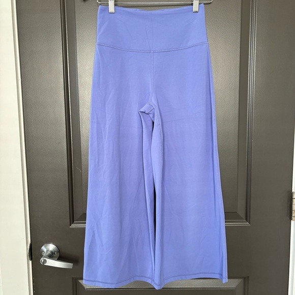 Athleta Elation Wide Crop Pant in Purple Lavendar Size Small Petite - Picture 3 of 8